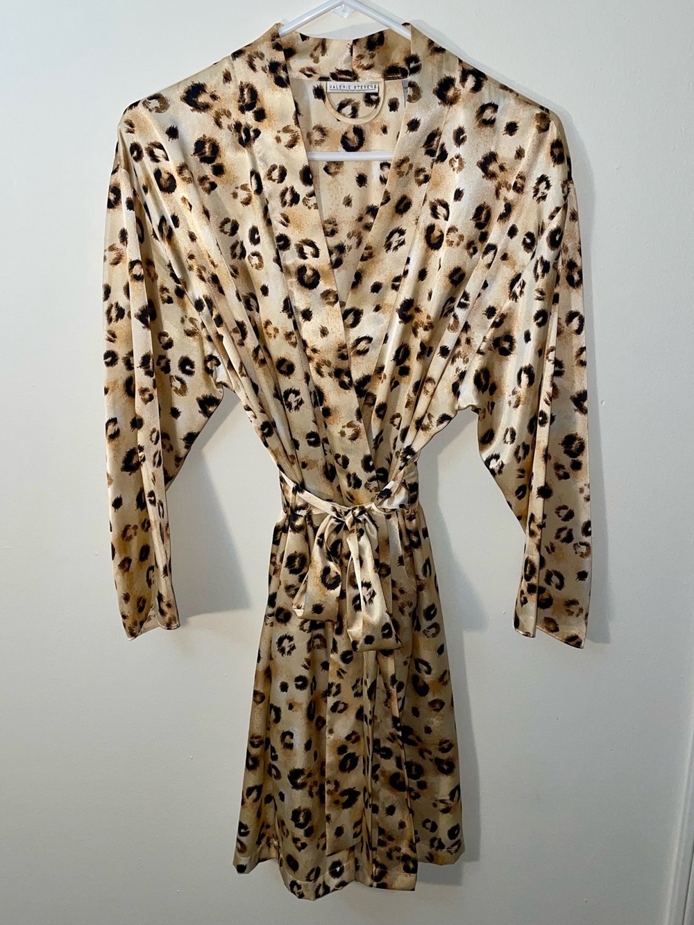 VTG 90s/Y2K Valerie Steven’s Satin Leopard Print Kimono Style Belted Midi Robe